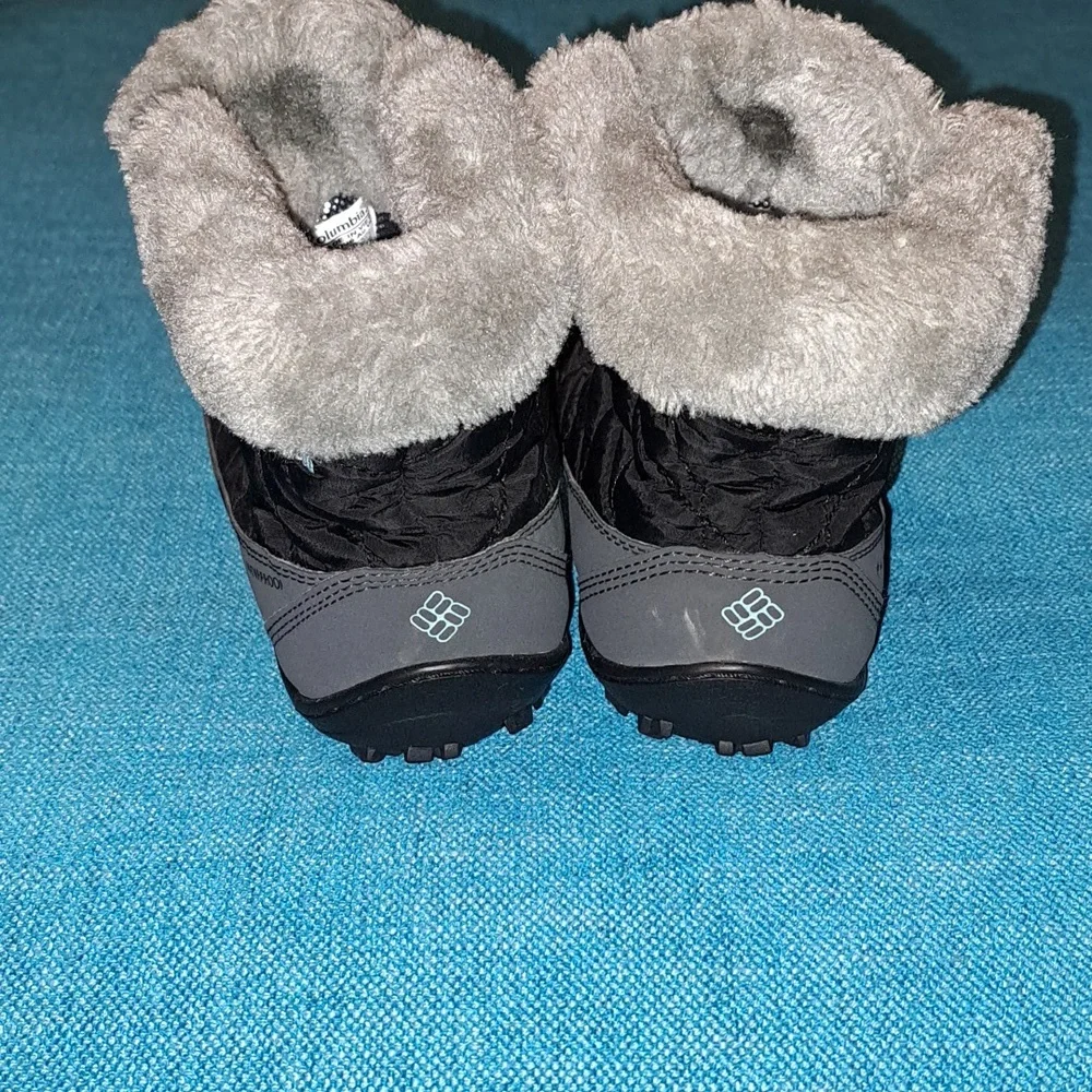 Columbia Black and Gray Winter Boots Size 2 Girl's. - Picture 2 of 5